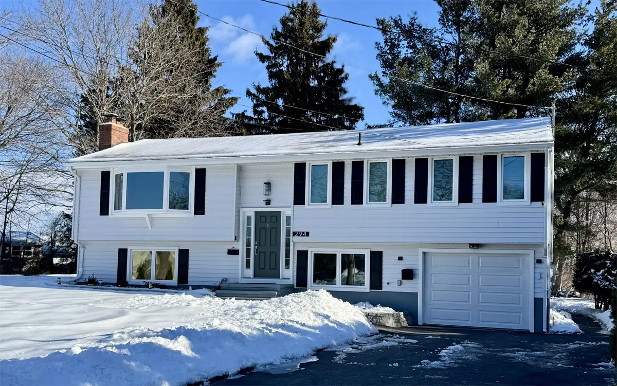 Okna casement 700 series windows and bay window installed in raised ranch home Seven Sun Connecticut