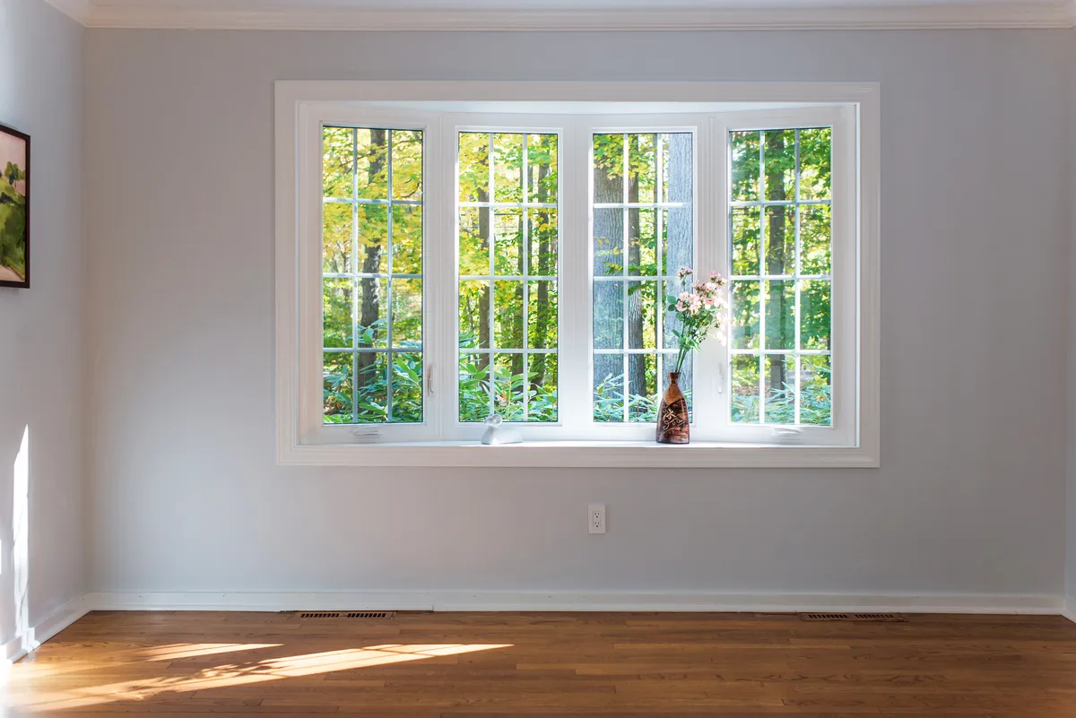 Dining room window - 4-lite bow window, full colonial grids - Okna CT