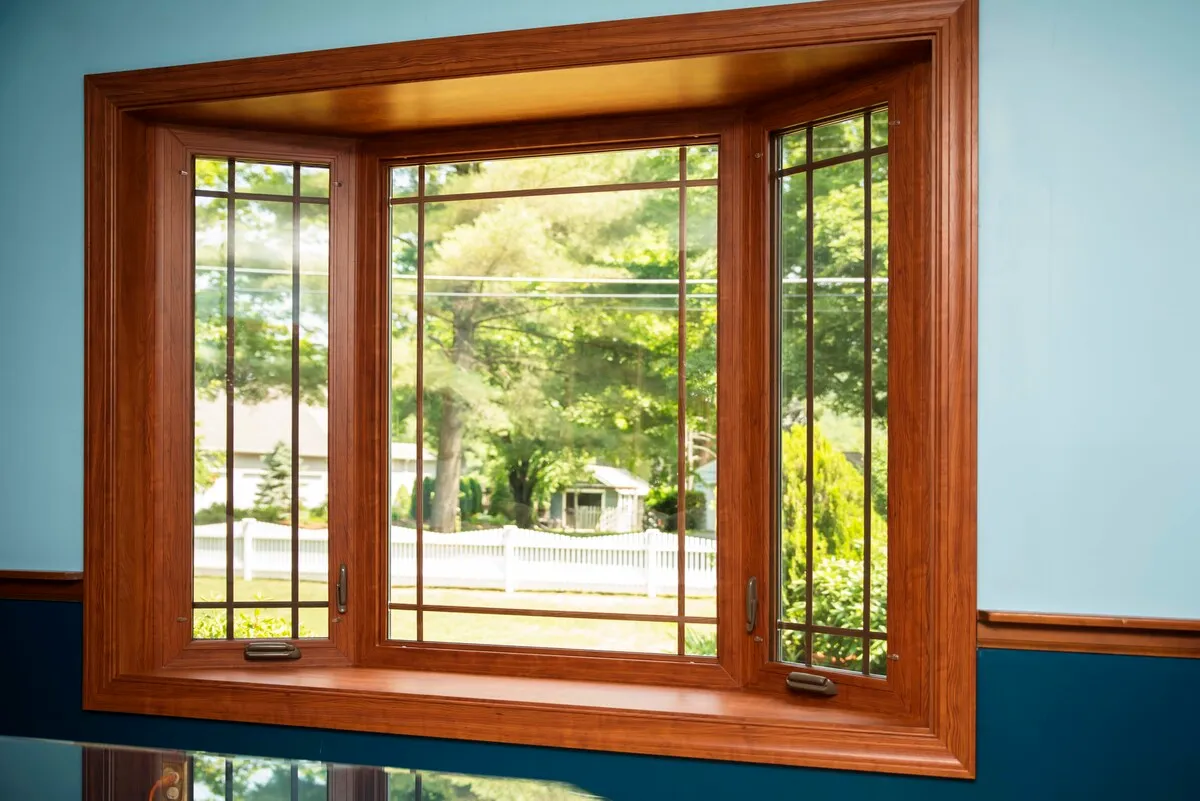 Living room window - bay window, cognac, colonial grids CT