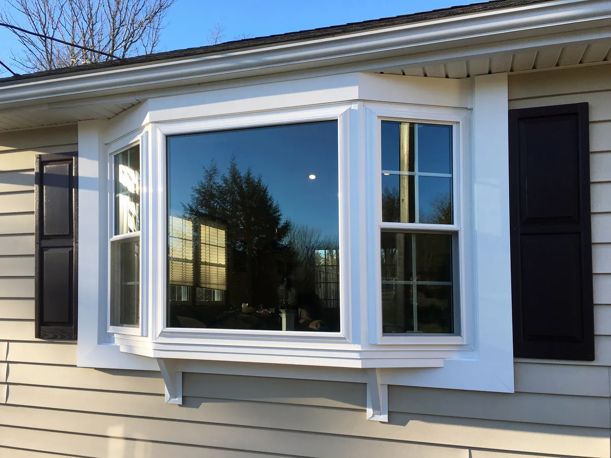 Living room window - bay with double-hung window, colonial grids CT