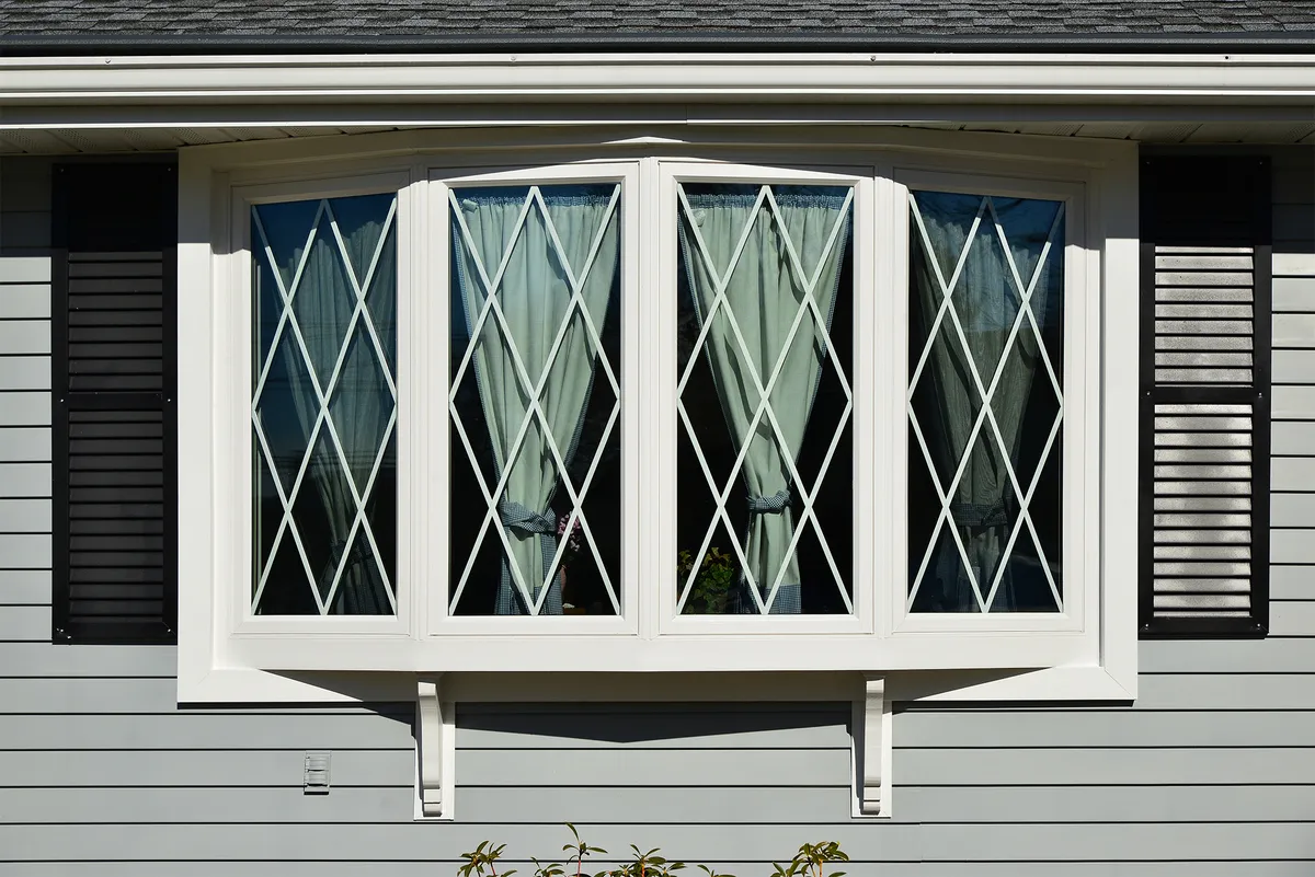 Living room window - bow window, diamond grids CT