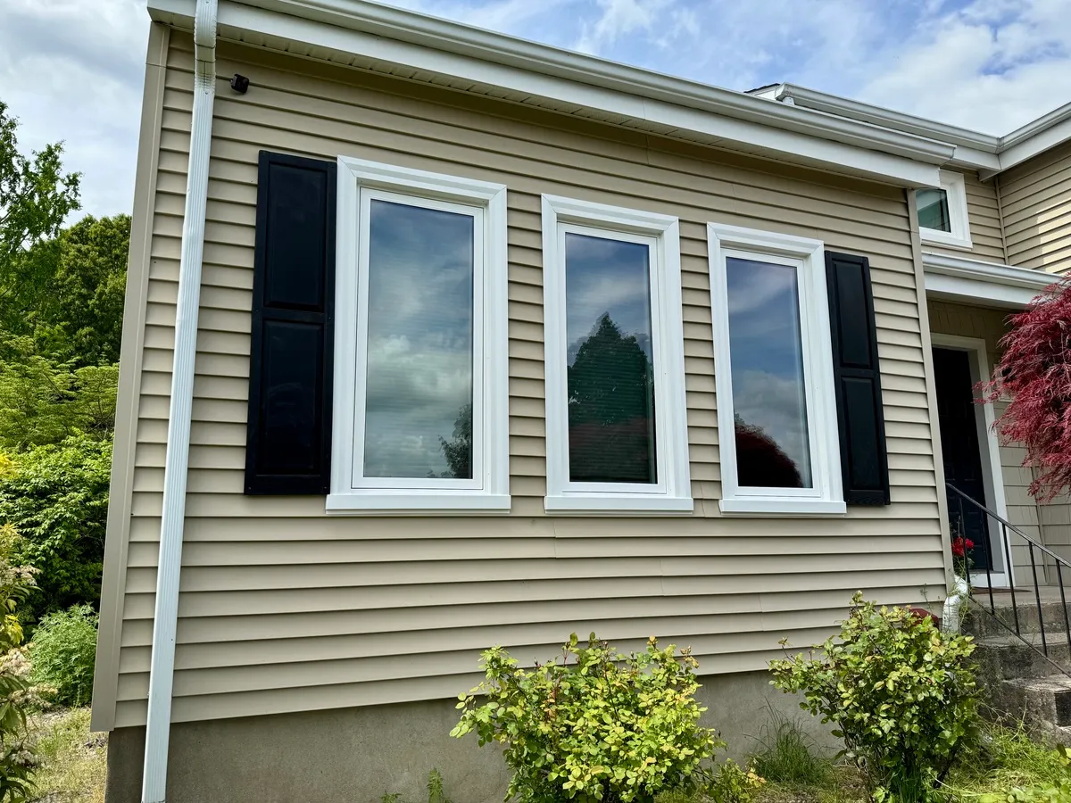 Living room window - casement window, exterior - Okna - Rocky Hill CT