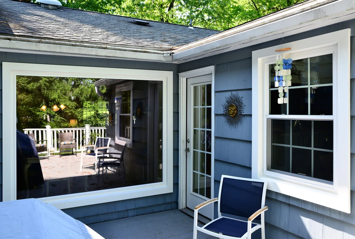 Living room window - large picture window, exterior CT